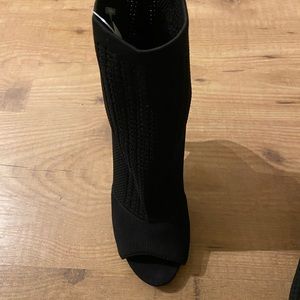 Catherine malandrino size 6 sock open toe booties